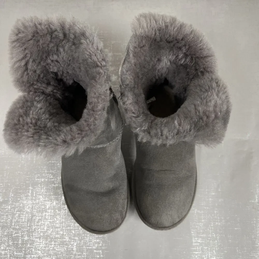 UGG bailey button